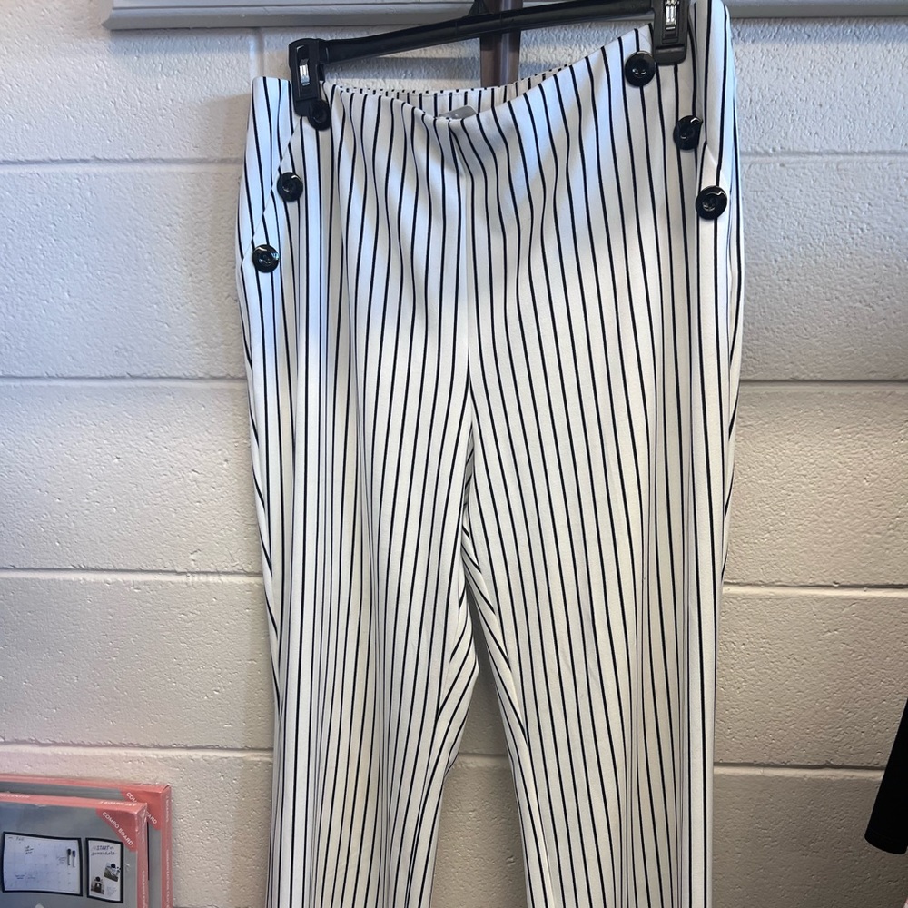 White snd black pants -Size 18/20w